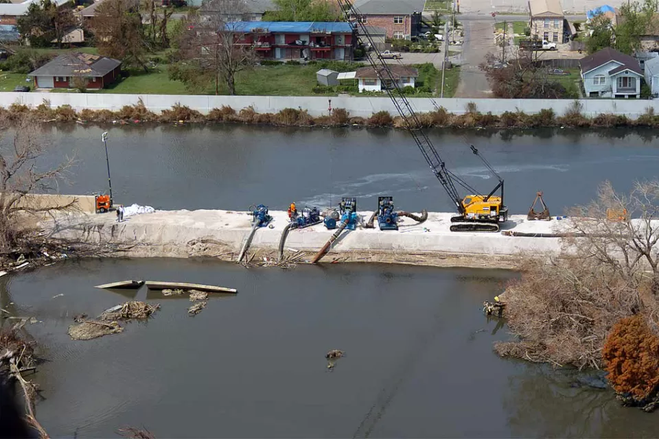 Levee flooding New Orleans